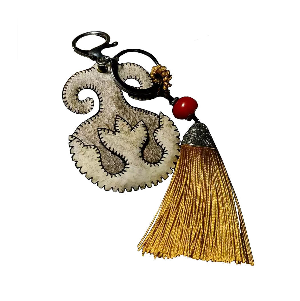 Hezhen Ethnic Fish-Skin Art Keychain – Handcrafted Keyring Featuring Authentic Fish-Skin Craftsmanship, Vibrant Cultural Designs & Durable Metal Accents, Perfect Northeast China Souvenir