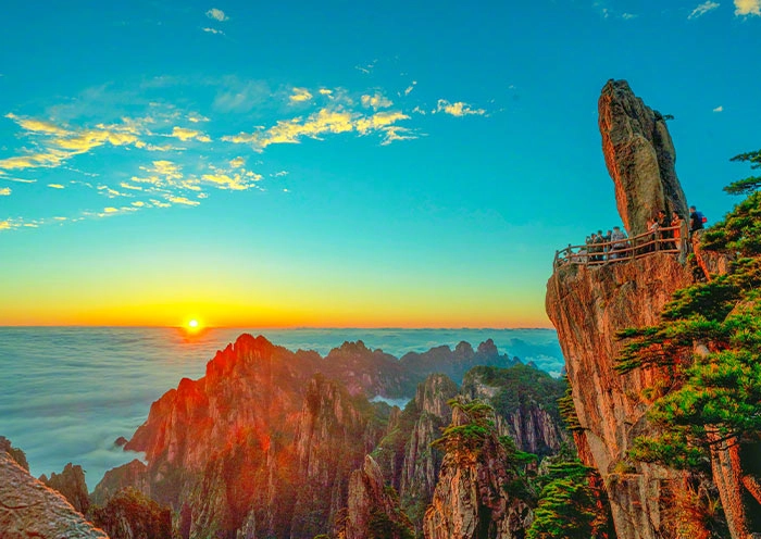 3 Days Huangshan Essence Tour: Yellow Mountain & Hongcun Village, Tunxi Old Street