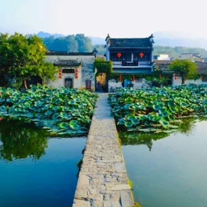 3 Days Huangshan Essence Tour: Yellow Mountain & Hongcun Village, Tunxi Old Street