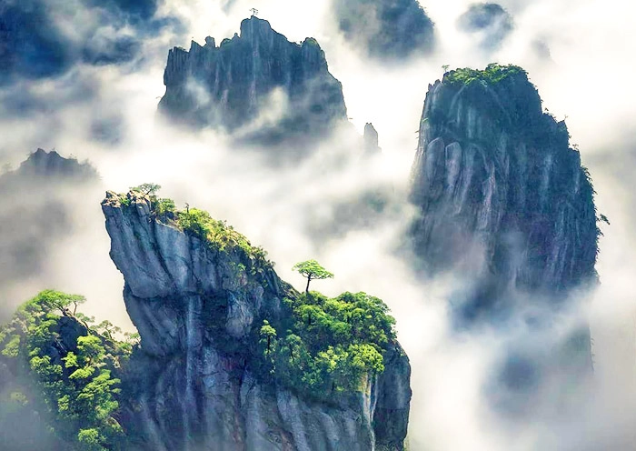 3 Days Huangshan Essence Tour: Yellow Mountain & Hongcun Village, Tunxi Old Street