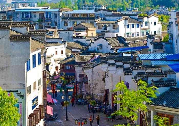 3 Days Huangshan Essence Tour: Yellow Mountain & Hongcun Village, Tunxi Old Street