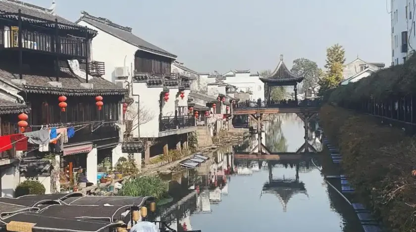 the ancient streets of Shaxi Ancient Town
